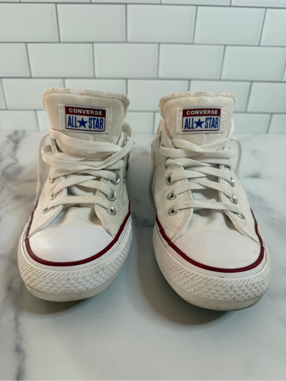Converse Chuck Taylor All Star White Low Top Sneakers Women’s Size 8